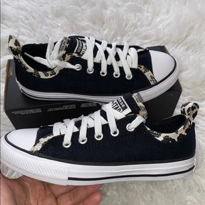 NIB a converse all star kids size 2